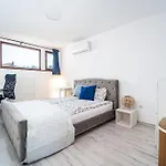 2bd Next To Vitosha Bul. Appartamento