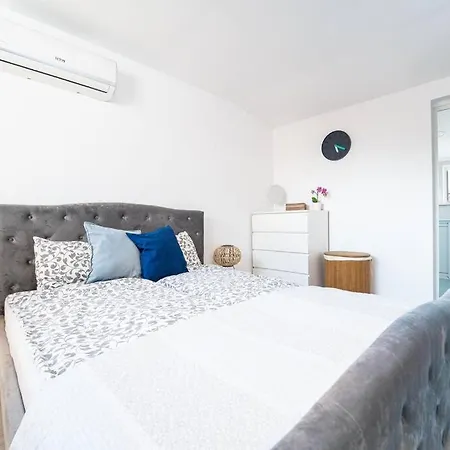 2bd Next To Vitosha Bul. Апартаменты